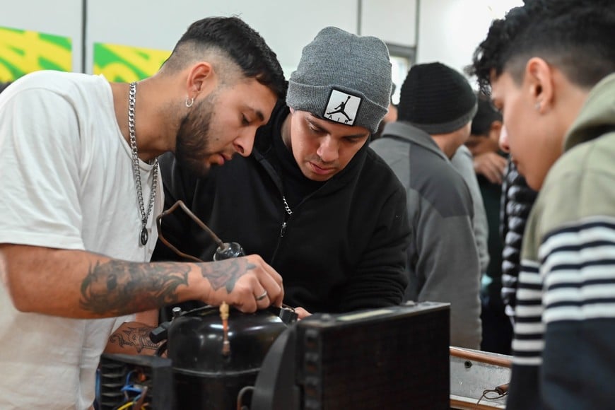 Ricci presentó más de 200 actividades gratuitas para fortalecer la inclusión y el acceso en Villa Gobernador Gálvez