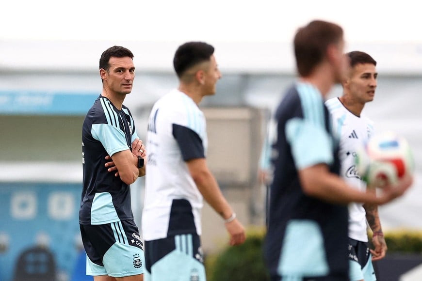 Soccer Football - International Friendly - Argentina Training - Ezeiza Training Complex, Buenos Aires, Argentina - March 26, 2026
Argentina coach Lionel Scaloni during training REUTERS/Agustin Marcarian