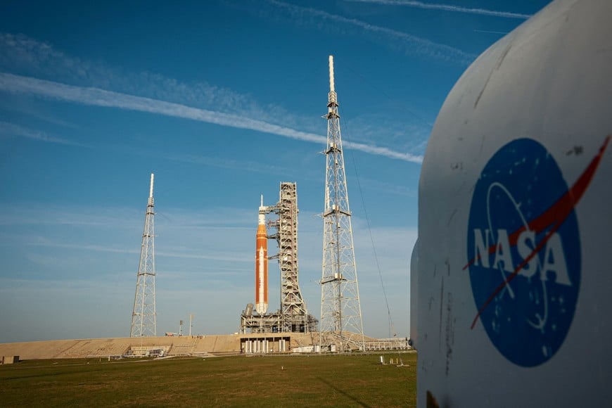 NASA's Artemis II mission to orbit the moon, with the next-generation moon rocket, the Space Launch System (SLS) rocket and the Orion crew capsule, sits on Pad 39B ahead of the Artemis II mission ahead of it’s launch at the Kennedy Space Center in Cape Canaveral, Florida, U.S.,  March 31, 2026.    REUTERS/Brendan McDermid