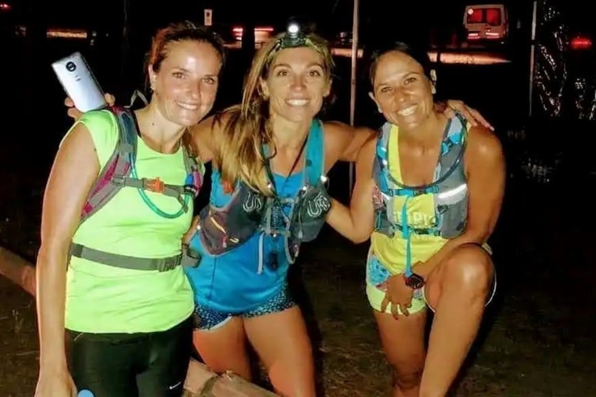 Candela Cerrone (en el medio), junto a Ciravegna y Correa Llobet, dos de sus alumnas venadenses. Foto: Gentileza