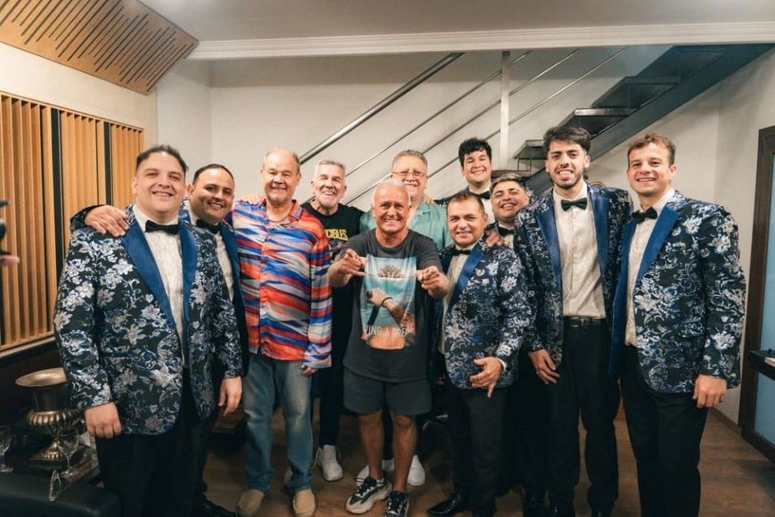 Midachi y Los Palmeras compartieron una grabación especial en medio de la gira despedida del trío humorístico.