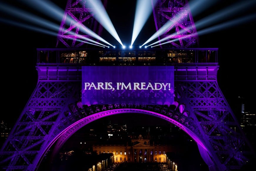 The Eiffel Tower lights up to mark the announcement of concert dates and ticket sales for singer Celine Dion's upcoming ten concerts in September and October in Paris, France, March 30, 2026. REUTERS/Benoit Tessier