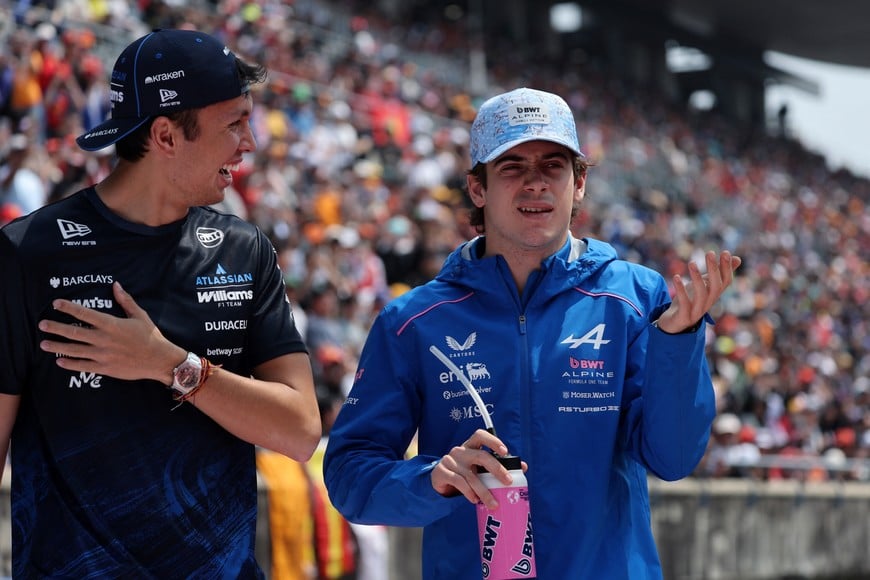 Formula One F1 - Japanese Grand Prix - Suzuka Circuit, Suzuka, Japan - March 29, 2026
Williams' Alexander Albon and Alpine's Franco Colapinto during the drivers parade before the race REUTERS/Issei Kato