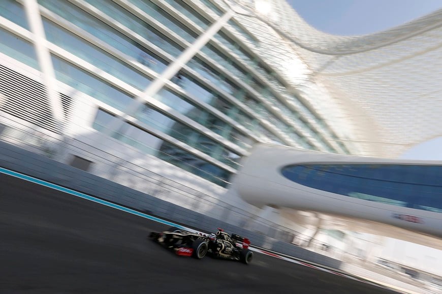 Lotus F1 Formula One driver Kimi Raikkonen of Finland drives during the third practice session of the Abu Dhabi F1 Grand Prix at the Yas Marina circuit on Yas Island November 3, 2012. REUTERS/Darren Whiteside (UNITED ARAB EMIRATES  - Tags: SPORT MOTORSPORT F1)   emiratos arabes unidos abu dhabi Kimi Raikkonen automovilismo formula uno entrenamiento practica