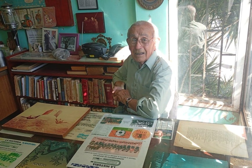 Raúl Zurita. Desde su hogar y disfrutando cada día. El Litoral.