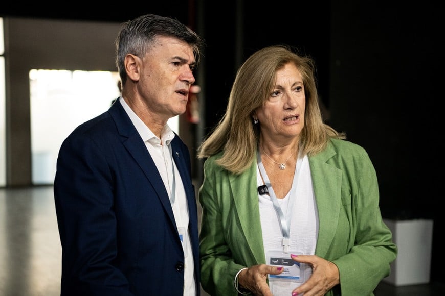 Passerini junto a la intendenta de Paraná, Rosario Romero.