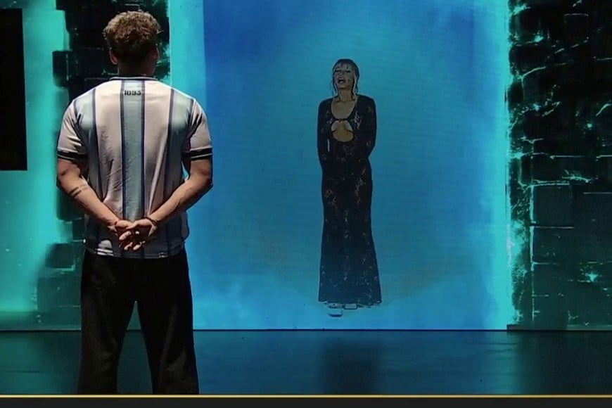 Fuerte cruce en un nuevo “derecho a réplica”.