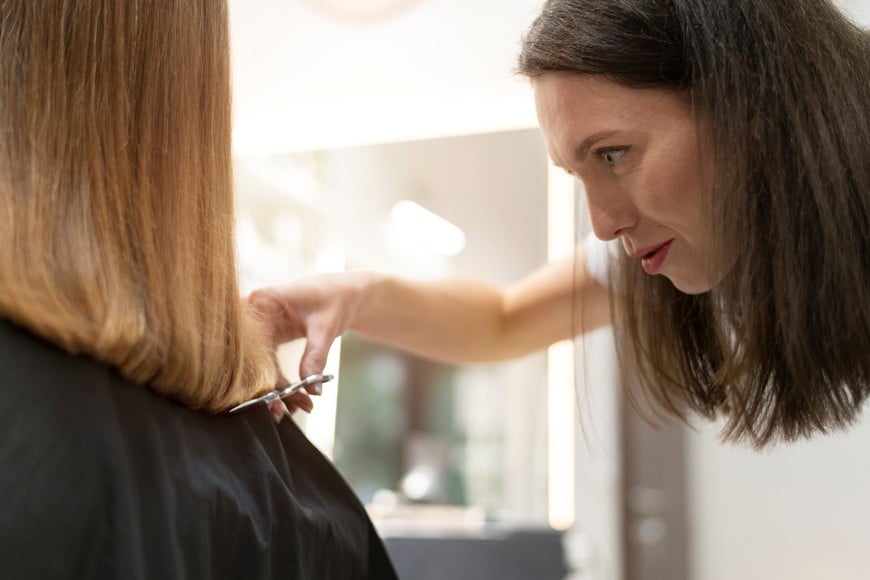 El crecimiento del cabello se asocia a determinados días del mes.