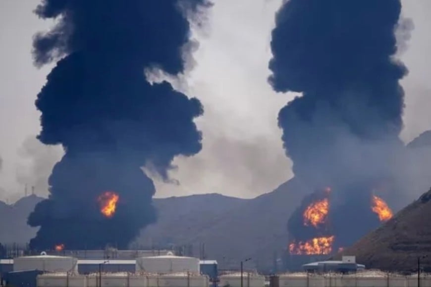 Teherán respondió con ofensivas sobre instalaciones petroleras en el Golfo Pérsico.