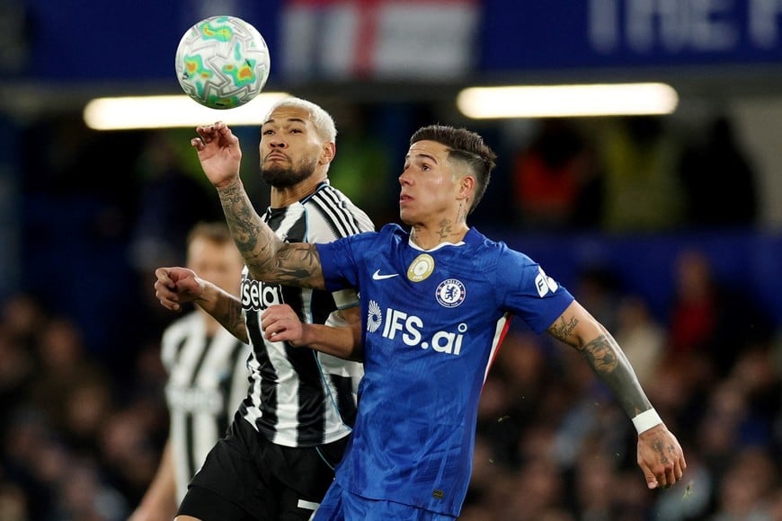 Soccer Football - Premier League - Chelsea v Newcastle United - Stamford Bridge, London, Britain - March 14, 2026
Chelsea's Enzo Fernandez in action with Newcastle United's Joelinton Action Images via Reuters/John Sibley EDITORIAL USE ONLY. NO USE WITH UNAUTHORIZED AUDIO, VIDEO, DATA, FIXTURE LISTS, CLUB/LEAGUE LOGOS OR 'LIVE' SERVICES. ONLINE IN-MATCH USE LIMITED TO 120 IMAGES, NO VIDEO EMULATION. NO USE IN BETTING, GAMES OR SINGLE CLUB/LEAGUE/PLAYER PUBLICATIONS. PLEASE CONTACT YOUR ACCOUNT REPRESENTATIVE FOR FURTHER DETAILS..