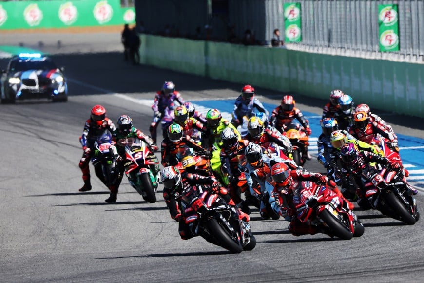 MotoGP - Thailand Grand Prix - Chang International Circuit, Buriram, Thailand - March 1, 2026
Aprilia Racing's Marco Bezzecchi in action with riders during the MotoGP race REUTERS/Chalinee Thirasupa