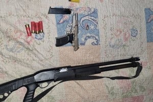 Dos de las armas incautadas por la policía. Foto: El Litoral