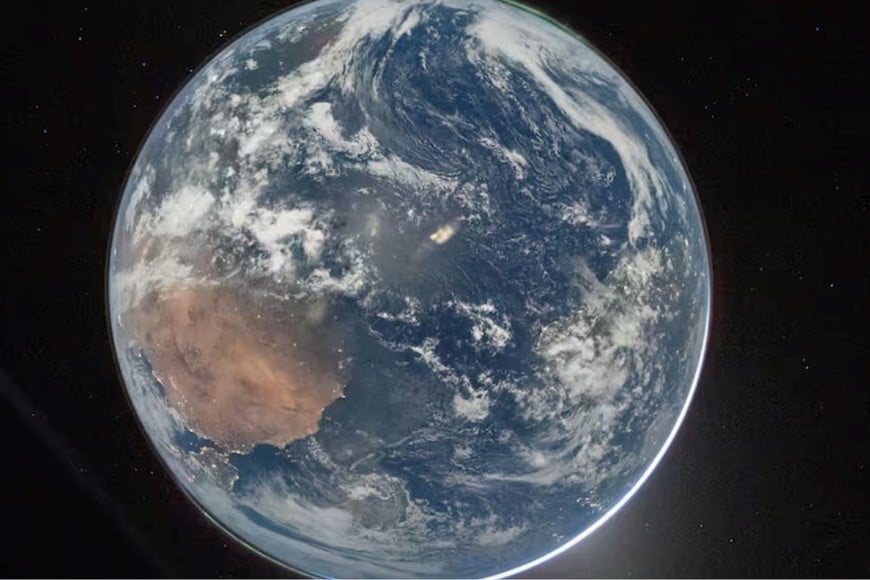 La primera foto tomada por los astronautas del Artemis II