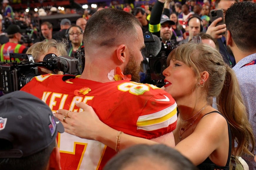 The Kansas City Chiefs' Travis Kelce celebrates with partner Taylor Swift after Kansas City Chiefs beat the San Francisco 49ers in Super Bowl LVIII at Allegiant Stadium in Las Vegas, Nevada, U.S., February 11, 2024. REUTERS/Brian Snyder