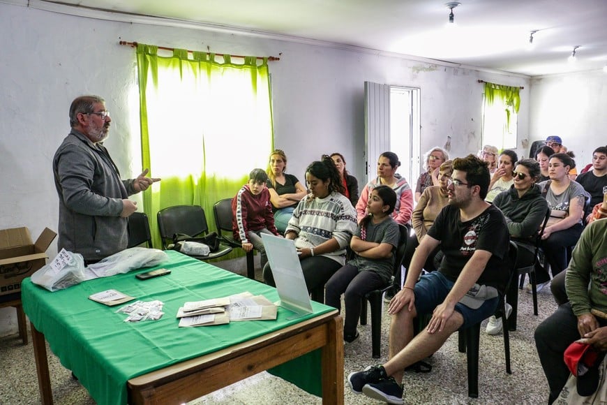 Los talleres del programa Huertas Urbanas vuelven a los barrios con entrega de semillas y capacitación

MCSF.