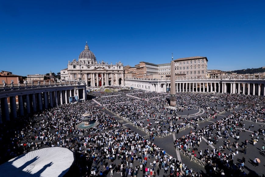 People attend the Easter Mass led by Pope Leo XIV in St. Peter's Square at the Vatican, April 5, 2026. REUTERS/Remo Casilli TPX IMAGES OF THE DAY