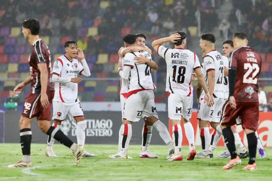Newell’s ganó en Santiago, venció 3-1 a Central Córdoba y dejó el fondo de la Zona A