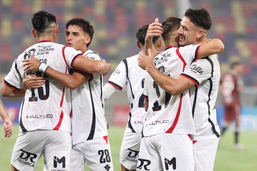 Newell’s ganó en Santiago, venció 3-1 a Central Córdoba y dejó el fondo de la Zona A