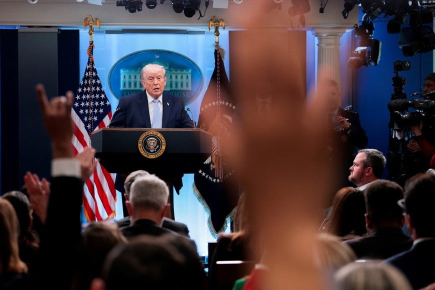 Reporters raise their hands to ask questions as U.S. President Donald Trump holds a press conference in the James S. Brady Press Briefing Room at the White House in Washington, D.C., U.S., April 6, 2026. REUTERS/Evan Vucci