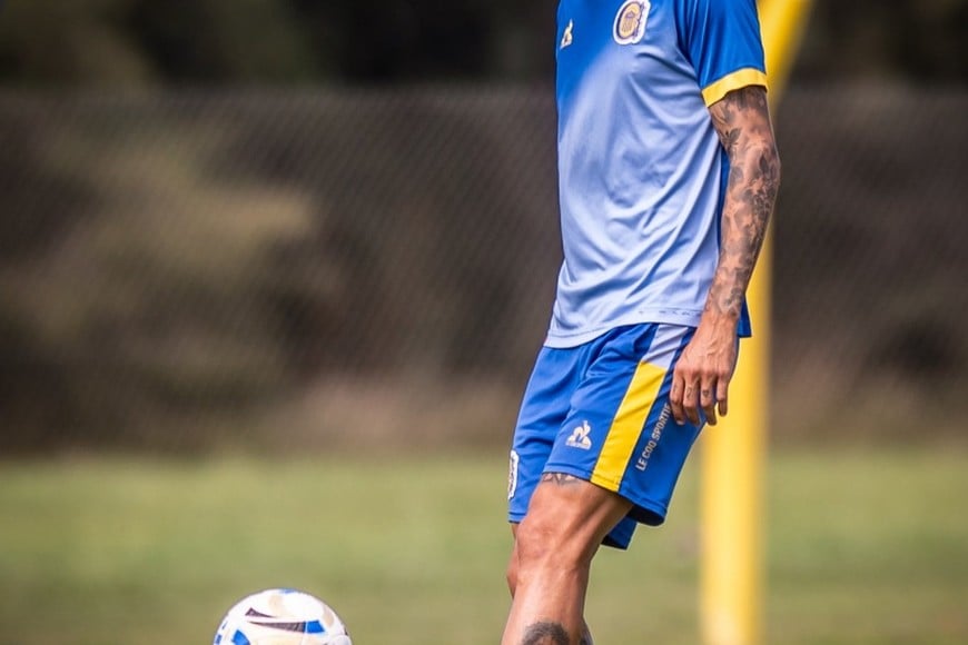 En Arroyito todos prenden velas para que el capitán y máxima figura del equipo pueda estar desde el arranque.