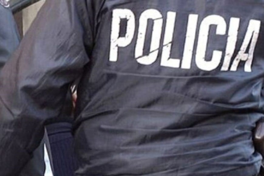 policía amenaza