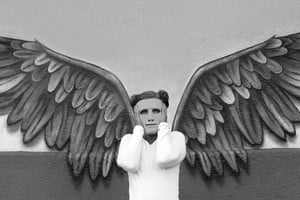 El presentador de la muestra, Mirco Ito, vincula el concepto con teorías del inconsciente desarrolladas por Carl Jung y Sigmund Freud. Foto: Gentileza Raúl Cottone