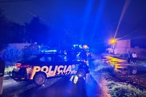 El cuerpo se encontró en el interior de una heladera, que estaba tirada en un zanjón