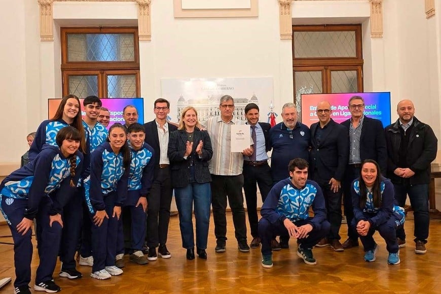 Autoridades provinciales acompañaron la entrega de los aportes.