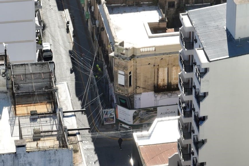 Una caries urbana en Monseñor Zazpe y San Martín. Foto: Fernando Nicola
