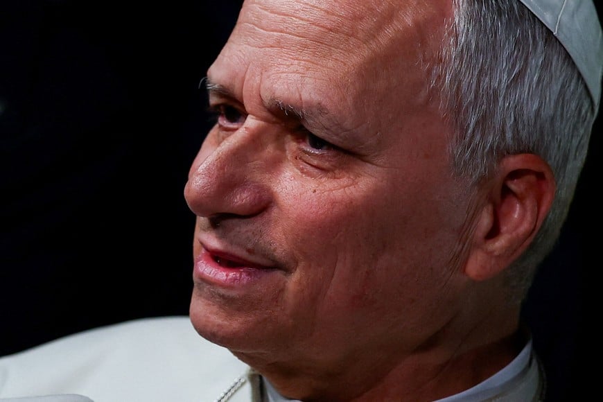 Pope Leo XIV speaks to the media on the U.S.–Israeli conflict with Iran, as he leaves the papal residence to head back to the Vatican, in Castel Gandolfo, Italy, April 7, 2026. REUTERS/Guglielmo Mangiapane     TPX IMAGES OF THE DAY