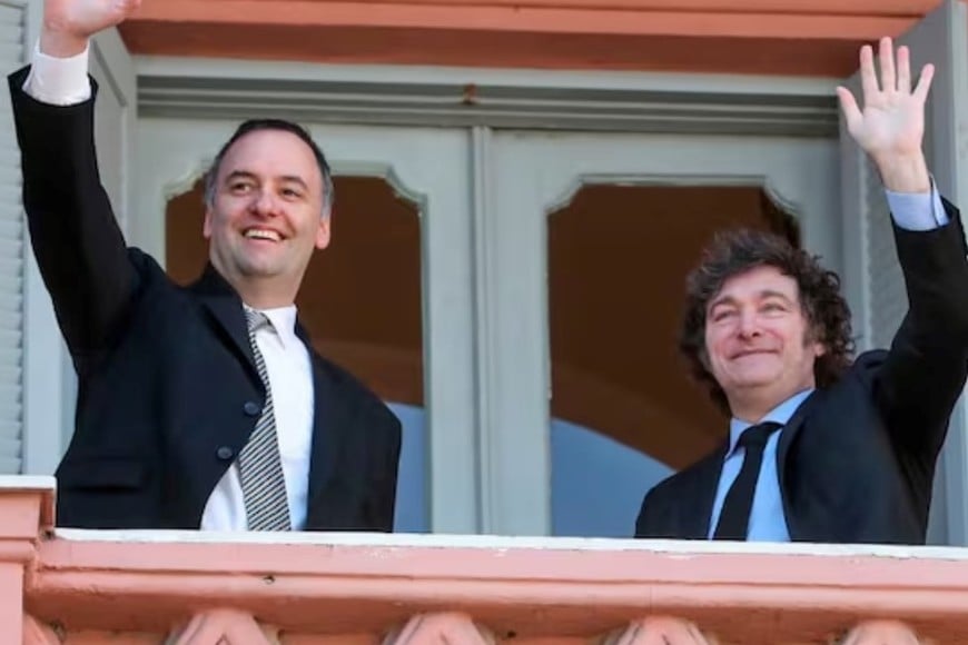 El jefe de Gabinete, Manuel Adorni, junto al presidente de la Nación, Javier Milei.
