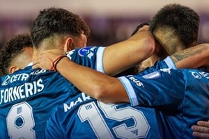 Racing ganó en Bolivia, sufrió más de la cuenta y arrancó con un triunfo valioso en la Sudamericana