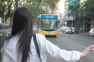 El transporte de pasajeros y la falta de fondos para prestar servicio. Foto: Manuel Fabatía