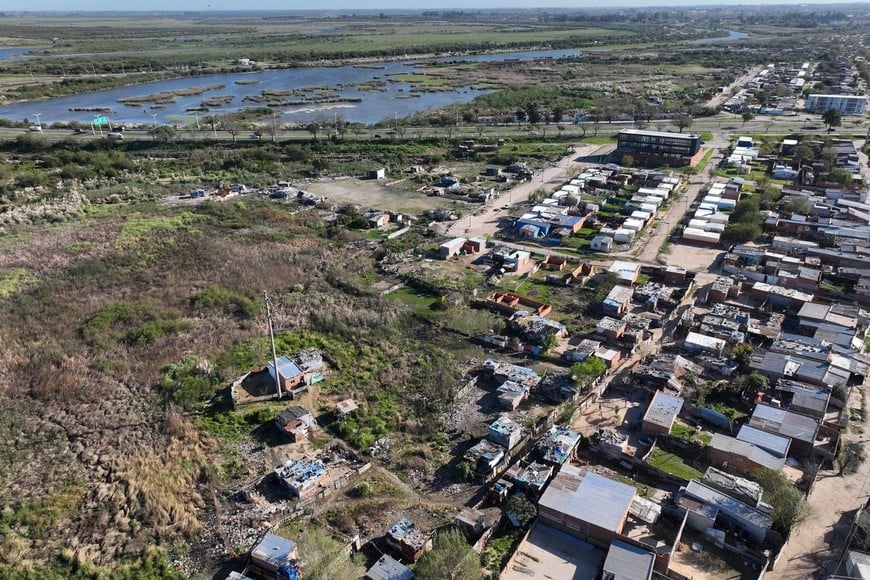 La foto aérea muestra el reservorio del barrio Barranquitas sur. Foto: Fernando Nicola
