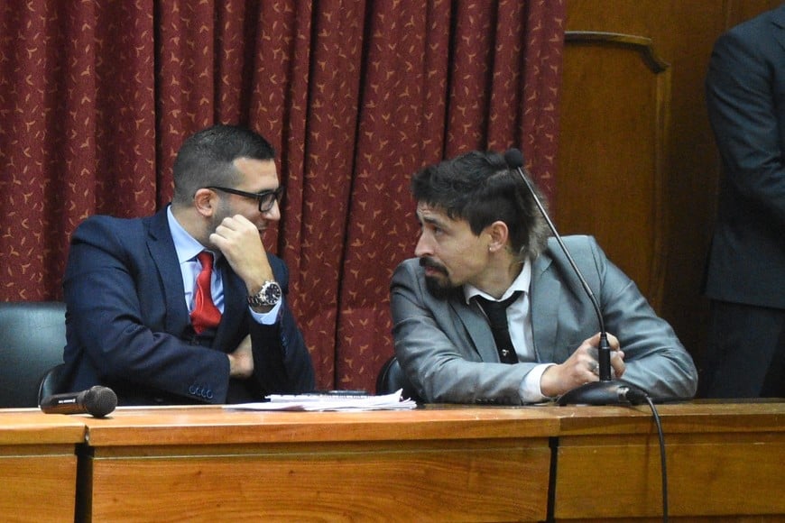 Los defensores Ignacio Alfonso Garrone y Sebastián Oroño. Crédito: Guillermo Di Salvatore