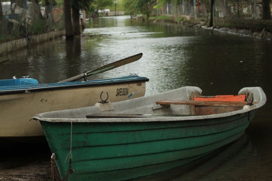 Para llegar a casa, en canoa, durante la creciente de 2016. Archivo.