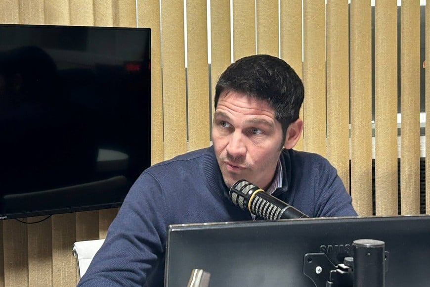 Mauro Bertorino en los estudios de Radio Rafaela