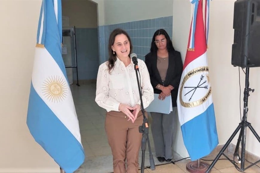 La Dra. Luciana Ramoa, Directora del Nodo Salud, celebró la rehabilitación del consultorio destacando que el nuevo ordenamiento y la asepsia del lugar "dignifican la tarea profesional y brindan mayor seguridad al paciente".