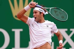 Tomás Etcheverry remontó ante Térence Atmane y avanzó a octavos en Montecarlo.