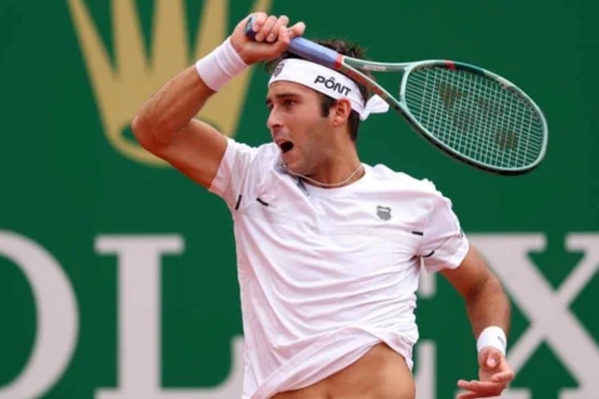 Tomás Etcheverry remontó ante Térence Atmane y avanzó a octavos en Montecarlo.