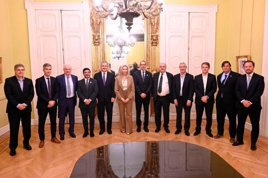 La Secretaria General de la Presidencia, Karina Milei, encabezó en Casa Rosada un encuentro de trabajo junto al Canciller, Pablo Quirno, el Presidente Ejecutivo de PromArgentina, Diego Sucalesca y representantes del sector cárnico para anunciar la Semana de la Carne Argentina en Estados Unidos.