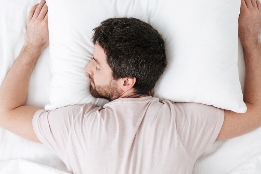 Dormir boca abajo es considerado como la postura menos aconsejable para la salud.