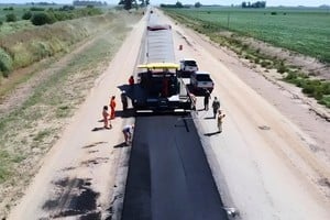 Las máquinas ya están pavimentando la nueva ruta provincial 96.