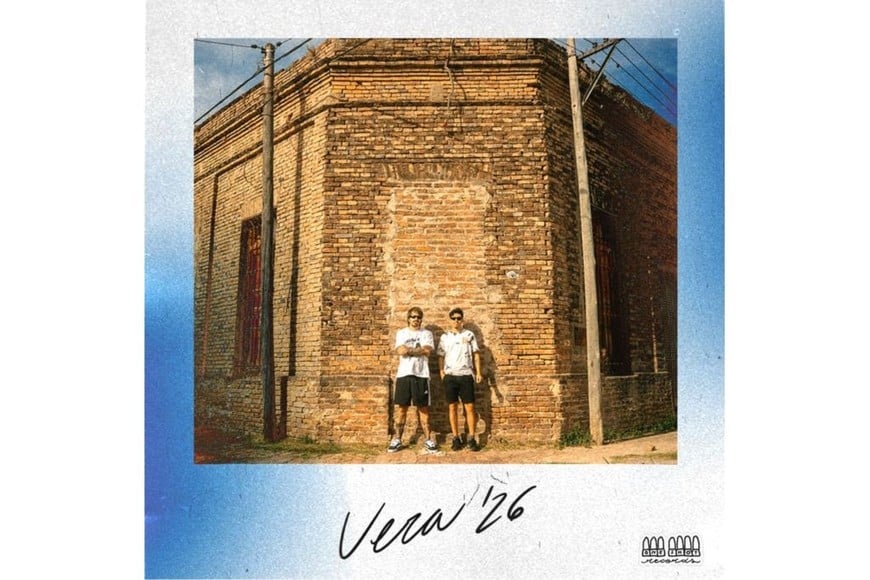 Portada de “Vera ‘26” (álbum de Pato Sabático grabado junto a su primo Juan Ignacio Ballore), diseñada por Juan Ignacio Alasia sobre foto de Anna Fontana.