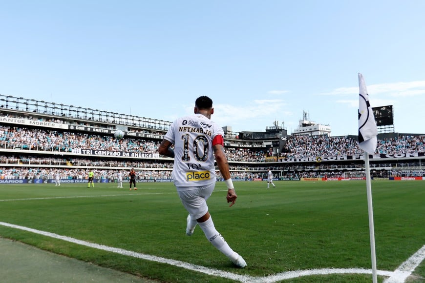 Soccer Football - Brasileiro Championship - Santos v Corinthians - Estadio Urbano Caldeira, Santos, Brazil - March 15, 2026
Santos' Neymar in action REUTERS/Thiago Bernardes