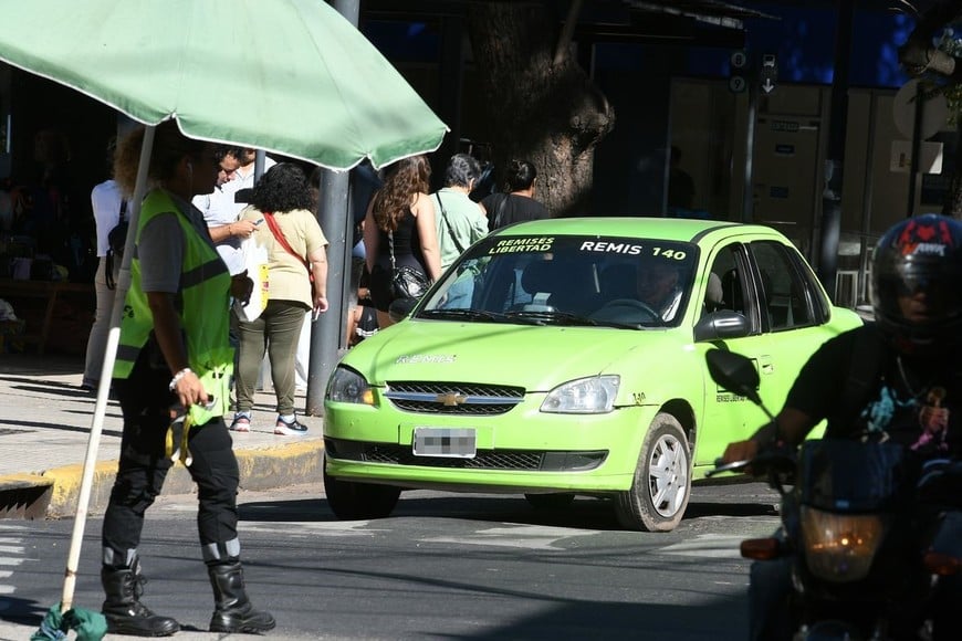 Los clásicos remises verde manzana seguirán estando. Foto: Guillermo Di Salvatore