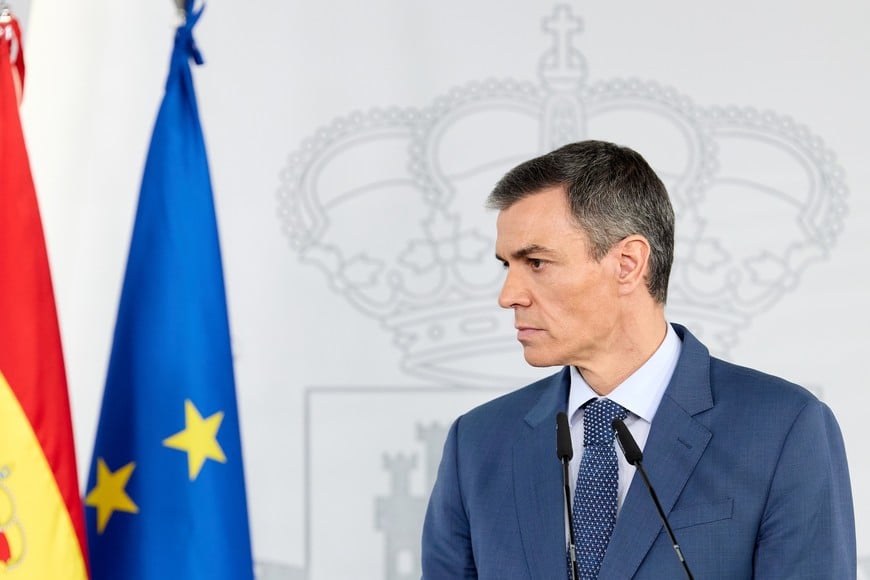 (260320) -- MADRID, 20 marzo, 2026 (Xinhua) -- El presidente del Gobierno español, Pedro Sánchez, asiste a una conferencia de prensa, en Madrid, España, el 20 de marzo de 2026. Sánchez anunció el viernes un paquete de medidas por más de 5.000 millones de euros destinado a mitigar el impacto económico del conflicto en Oriente Medio y proteger a hogares y empresas frente al aumento de precios. (Xinhua/Meng Dingbo) (rtg) (ra) (ce)