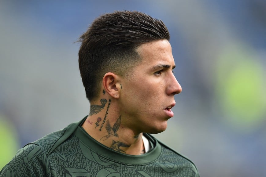 Soccer Football - Premier League - Everton v Chelsea - Hill Dickinson Stadium, Liverpool, Britain - March 21, 2026
Chelsea's Enzo Fernandez during the warm up before the match REUTERS/Peter Powell EDITORIAL USE ONLY. NO USE WITH UNAUTHORIZED AUDIO, VIDEO, DATA, FIXTURE LISTS, CLUB/LEAGUE LOGOS OR 'LIVE' SERVICES. ONLINE IN-MATCH USE LIMITED TO 120 IMAGES, NO VIDEO EMULATION. NO USE IN BETTING, GAMES OR SINGLE CLUB/LEAGUE/PLAYER PUBLICATIONS. PLEASE CONTACT YOUR ACCOUNT REPRESENTATIVE FOR FURTHER DETAILS..