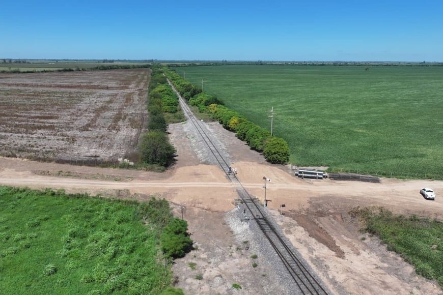 Los trabajos incluyeron la canalización desde proximidades de la Ruta Provincial Nº 13, por el bajo natural hacia el este, hasta desembocar en el Canal Sur Rafaela, permitiendo encauzar los excedentes hídricos acumulados.