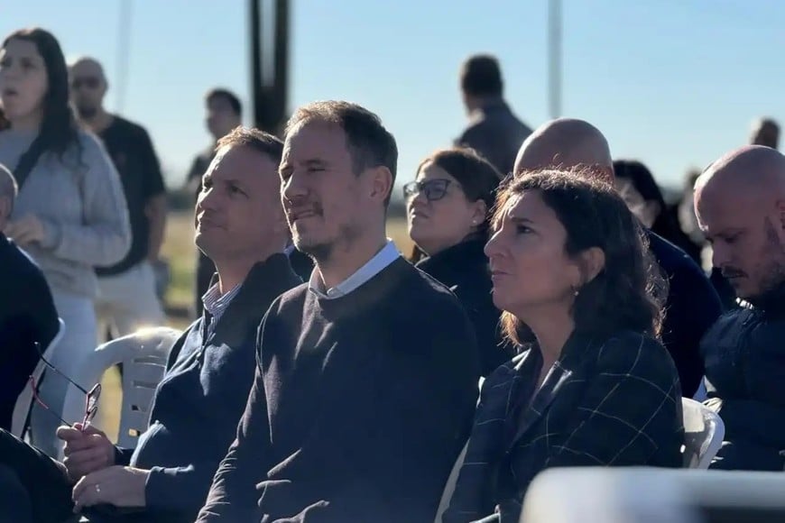 El ministro Enrico encabezó el acto de apertura de los sobres.